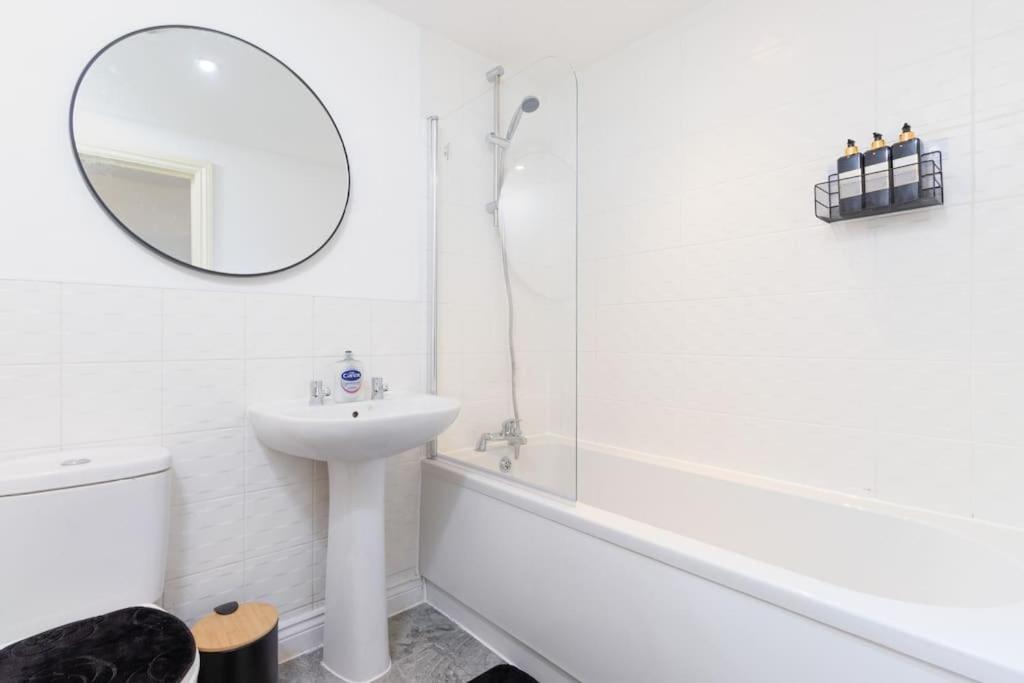 Nuneaton Retreat - City Centre - Parking - Train מראה חיצוני תמונה